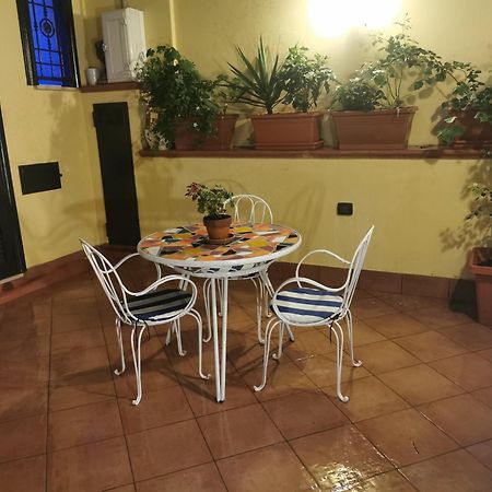 Bed and Breakfast Le Stanze Di Eli E Gio Castellammare di Stabia Exterior foto